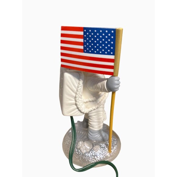 Hallmark 1994 Lunar Landing 25th Anniversary Astronaut Ornament With Light-Up Ba - Picture 9 of 16